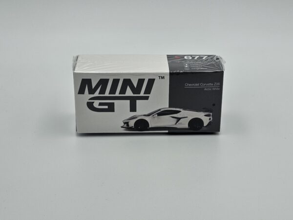 Mini GT - 677 Chevrolet Corvette Z06 2023 Arctic White - obrazek 4