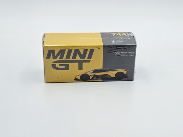 Mini GT - 744 Aston Martin Valkyrie Sunburst Yellow - obrazek 4