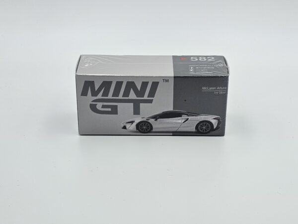 Mini GT - 582 McLaren Artura Ice Silver - obrazek 4