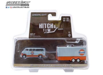 GreenLight - 1972 Ford Club Wagon Gulf Oil With Enclosed Car Hauler Hitch & Tow Series 20 , Blue/Orange