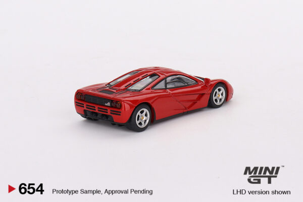 Mini GT - 654 McLaren F1 Red - obrazek 3