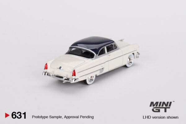 Mini GT - 631 Lincoln Capri 1954 Arctic White / Atlantic Blue - obrazek 3