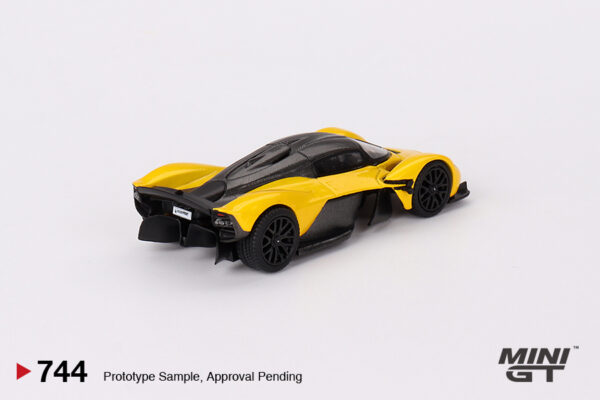 Mini GT - 744 Aston Martin Valkyrie Sunburst Yellow - obrazek 3