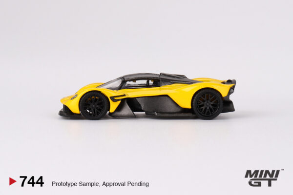 Mini GT - 744 Aston Martin Valkyrie Sunburst Yellow - obrazek 2