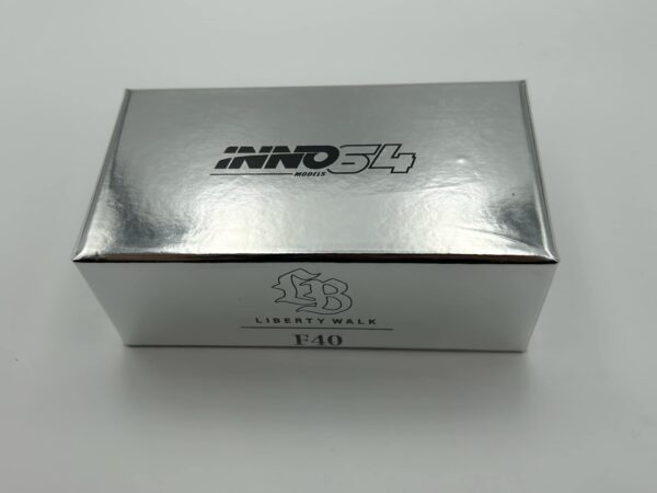 INNO64- LBWK Ferrari F40 Liberty Walk Chrome Silver - obrazek 2