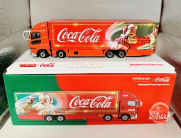 Tarmac Works - COCA COLA MITSUBISHI FUSO SUPER GREAT T64T-TL001-CC