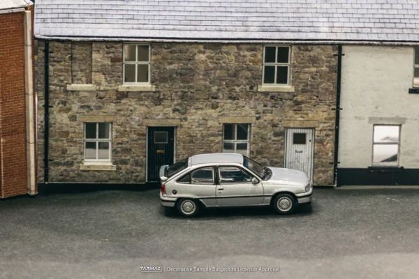 Tarmac Works - Opel Kadett GSi Silver - GLOBAL64 - obrazek 4