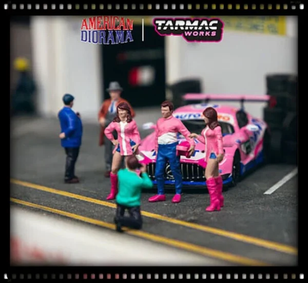 TARMAC WORKS - Race Day 2 Figures Ludziki Figurki