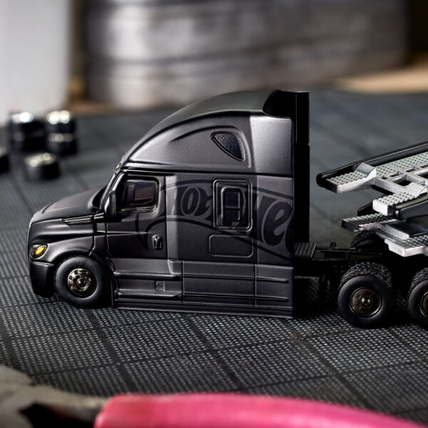 Hot Wheels - Elite 64 Freightliner Cascadia - obrazek 8